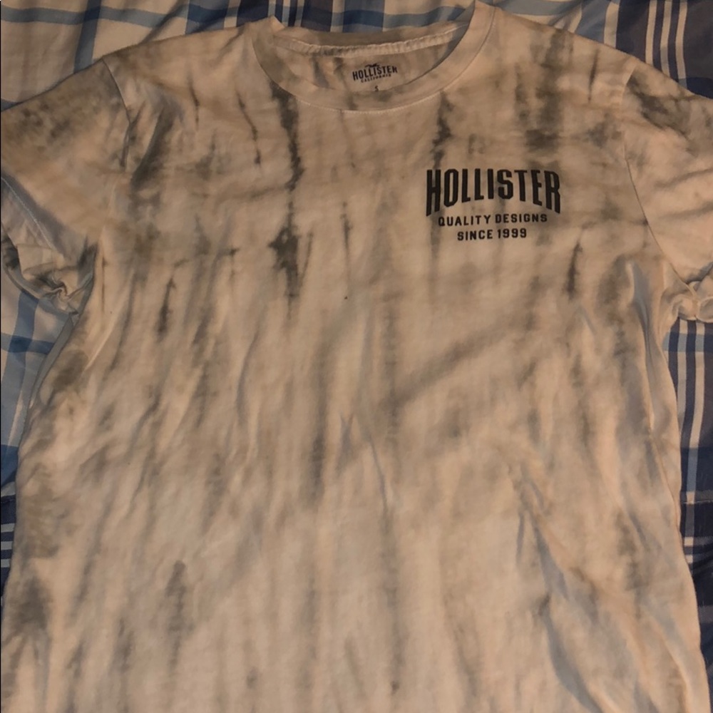 Hollister tee